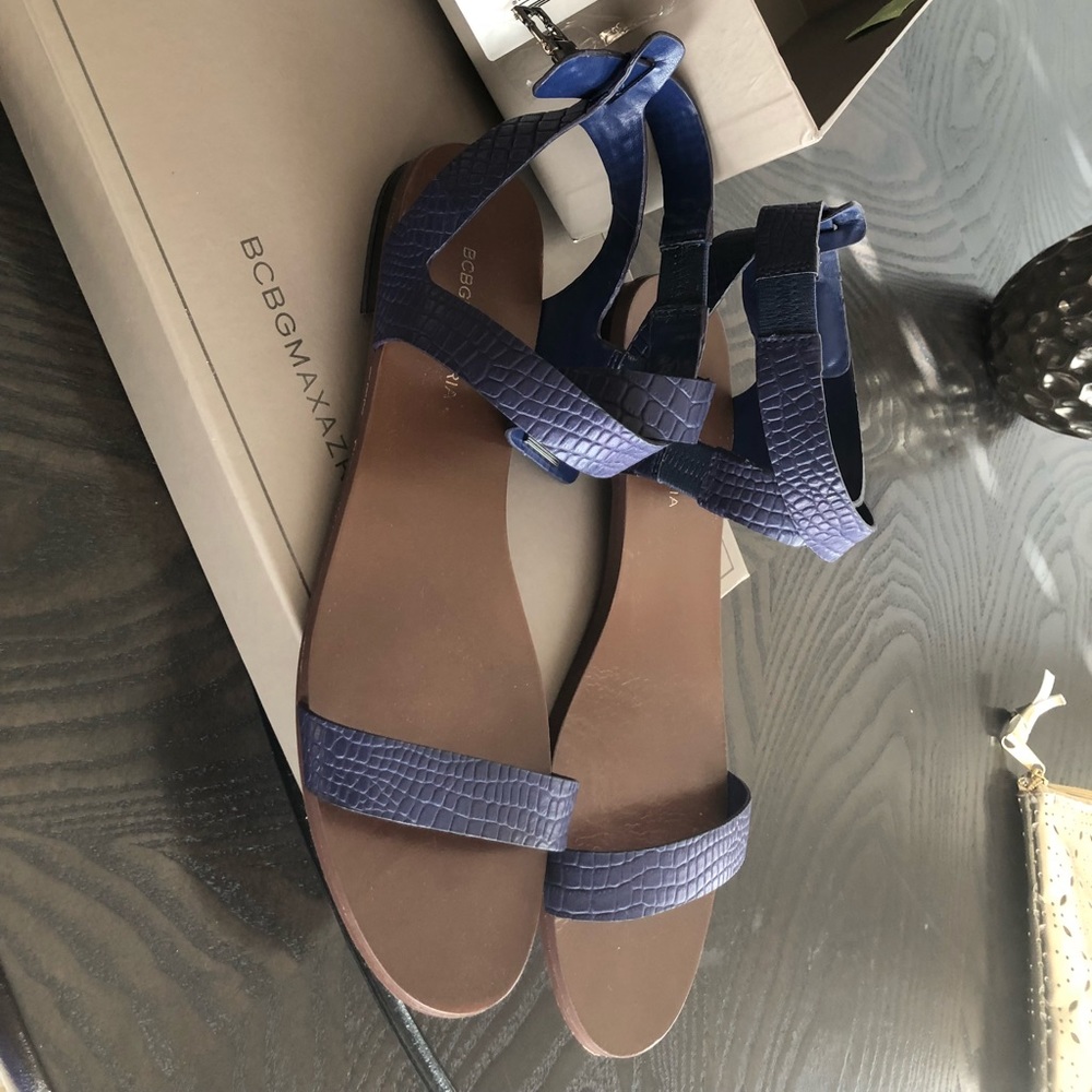 BcBgMaxAzria blue sandals excellent used condition